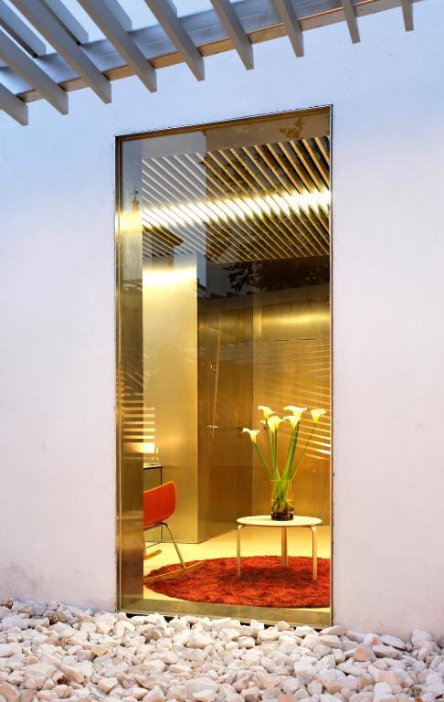 Boutique Hotel Holos Seville Exterior photo
